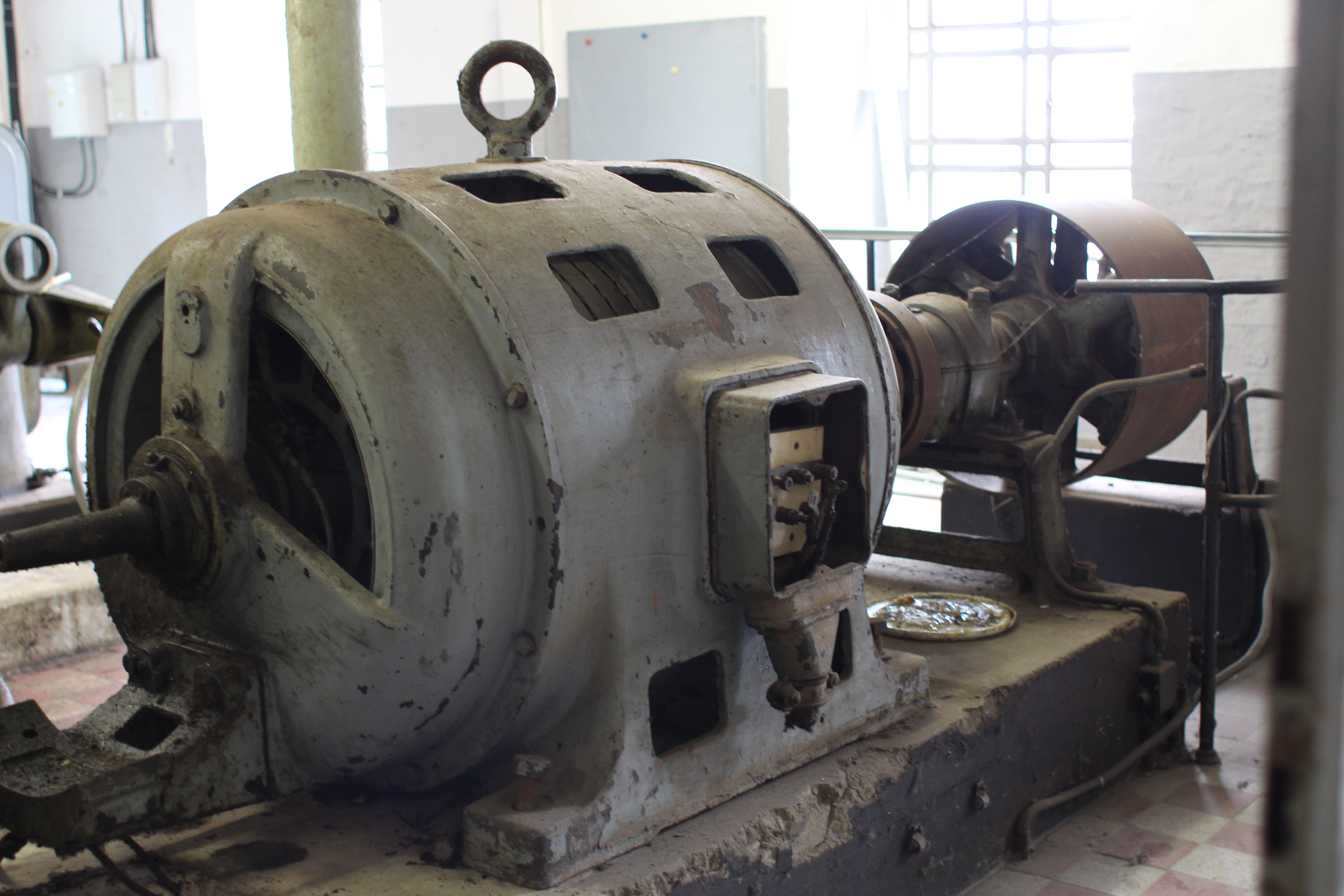 Motor im Getrieberaum der Reuschenberger Mühle 