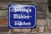 Der neue Eigentümer der Correns-Mühle heißt Fölling und hat ein Schild mit seinen Namen an der Mühle angebracht